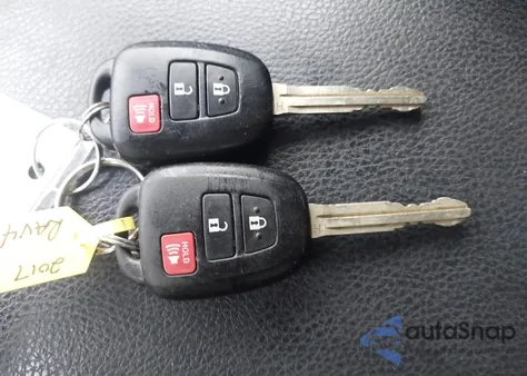 2017 Toyota Rav4 Le z USA, uszkodzony, nr VIN JTMBFREV3HJ167104